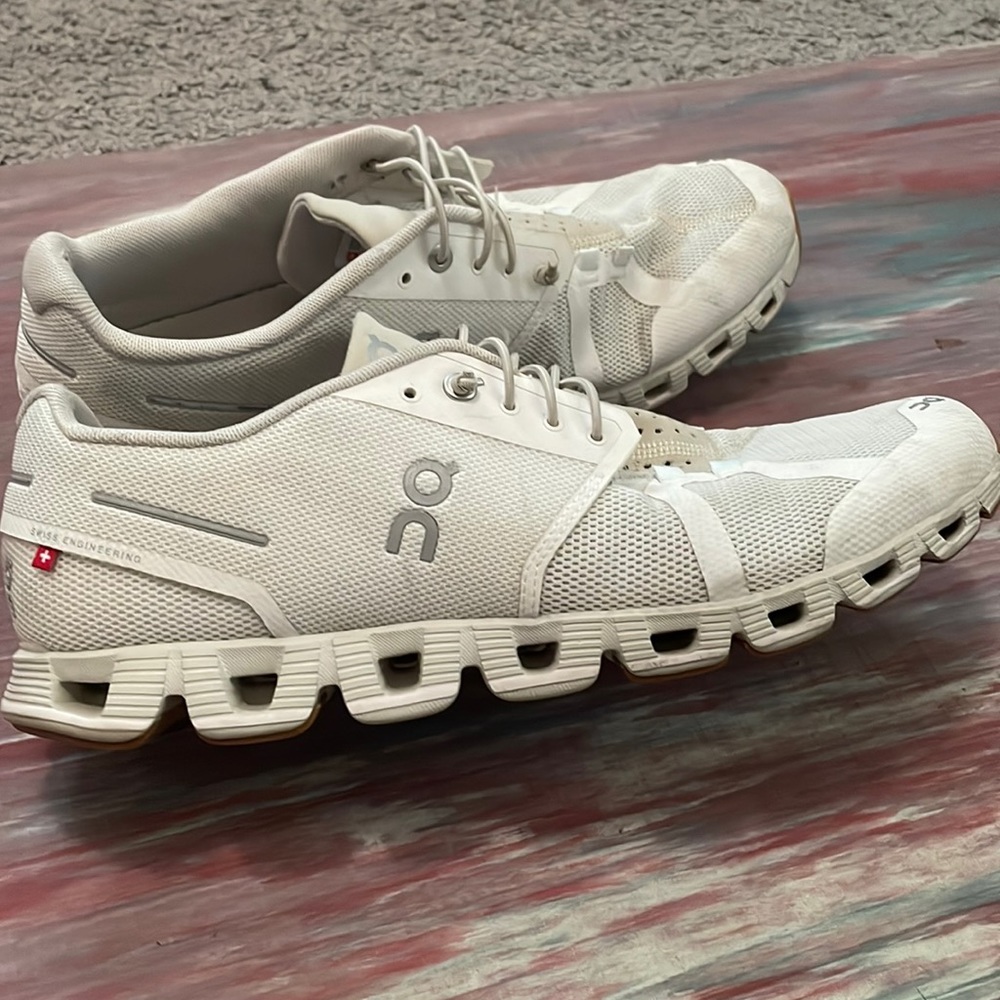 On cloud running shoes white/sand